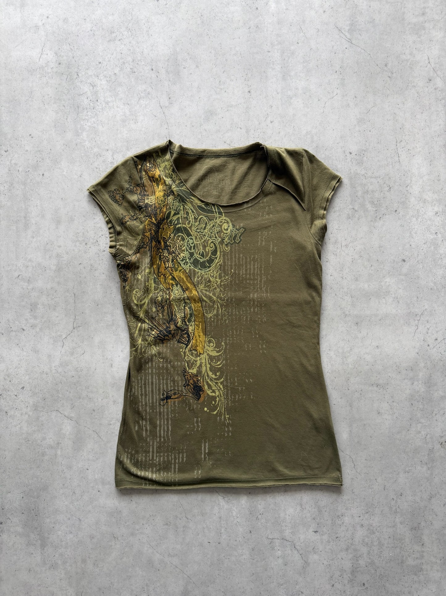 Khaki graphic (on left) tee ★ Size labelled medium