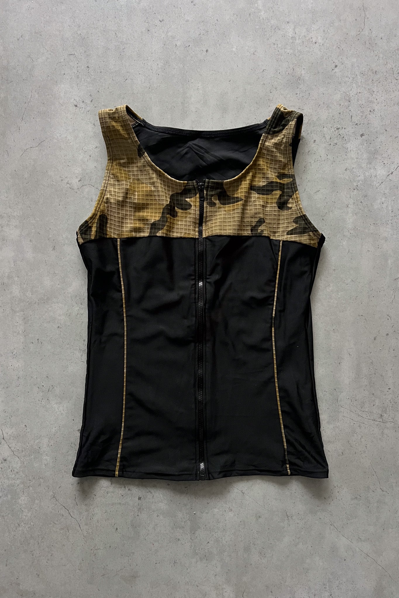 Black + camo sport tank ★ Size estimated large