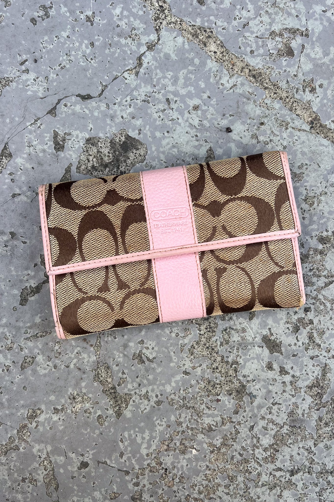 COACH authentic monogram purse - Baby pink
