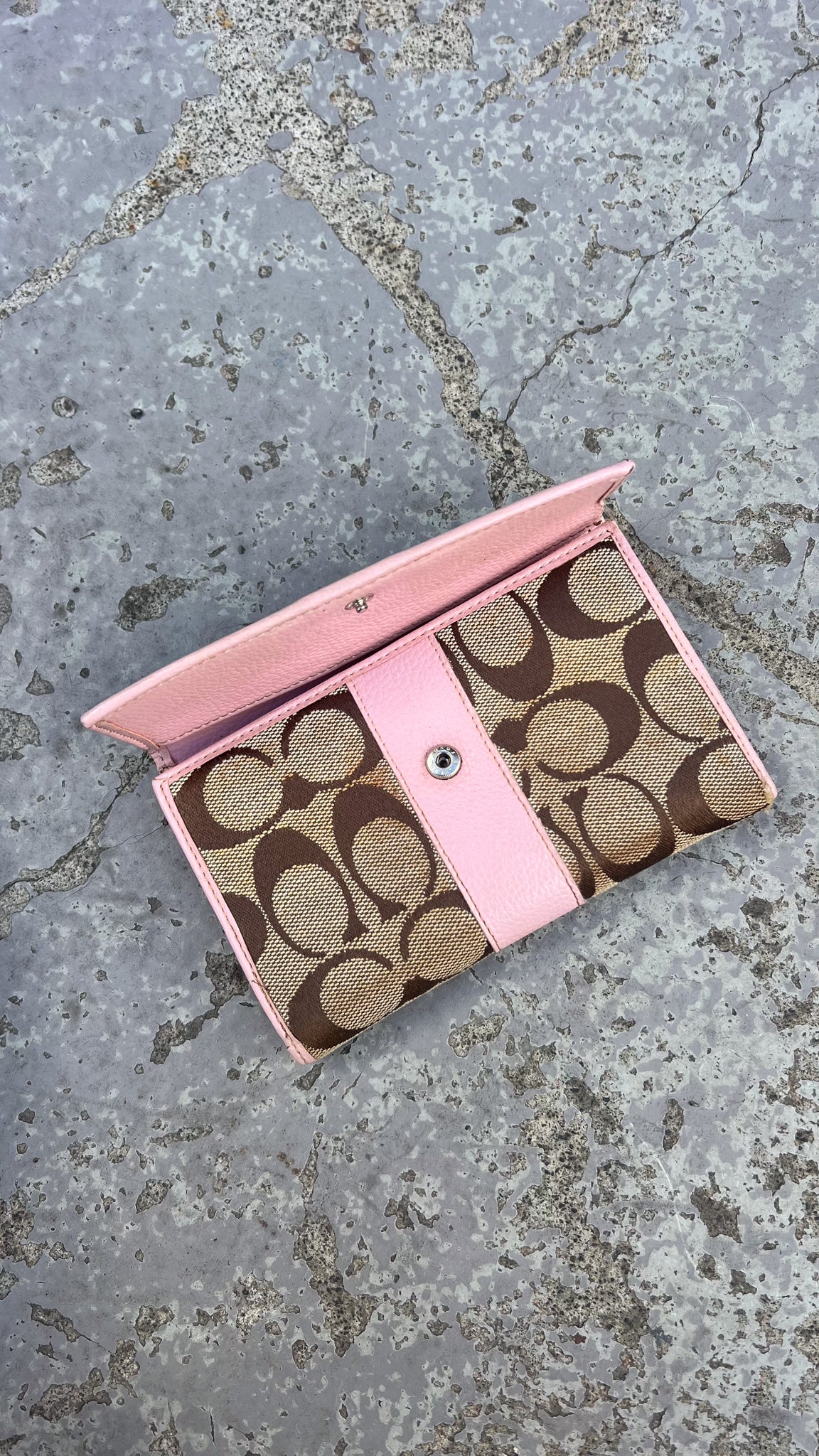 COACH authentic monogram purse - Baby pink