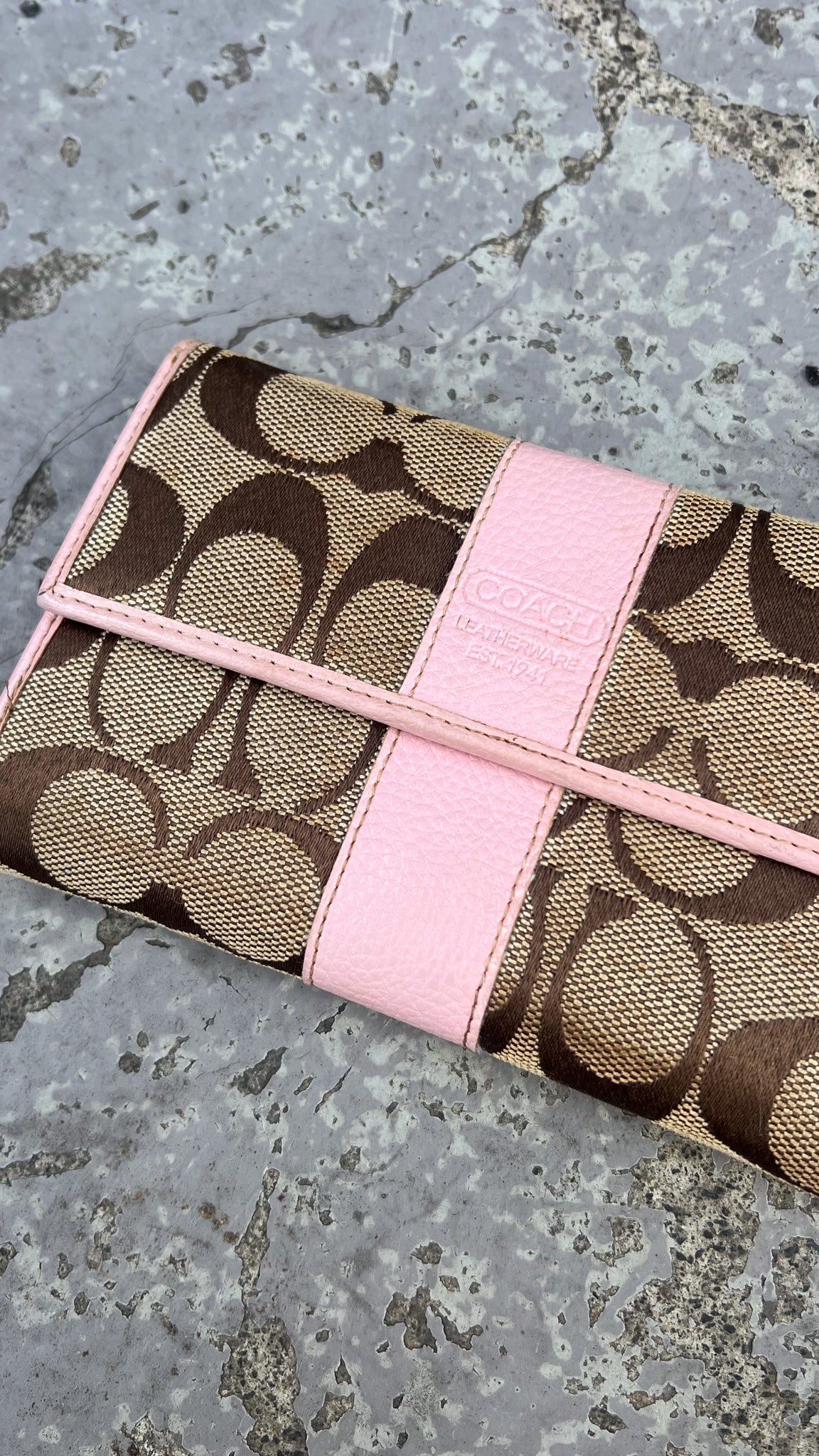 COACH authentic monogram purse - Baby pink