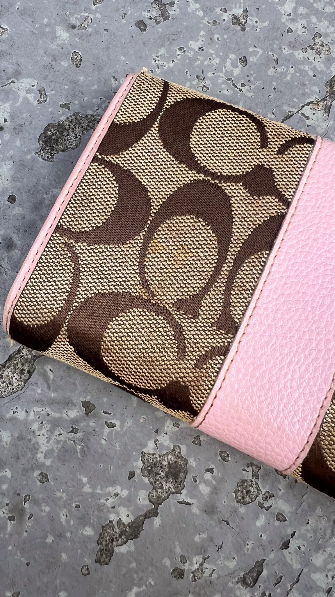 COACH authentic monogram purse - Baby pink