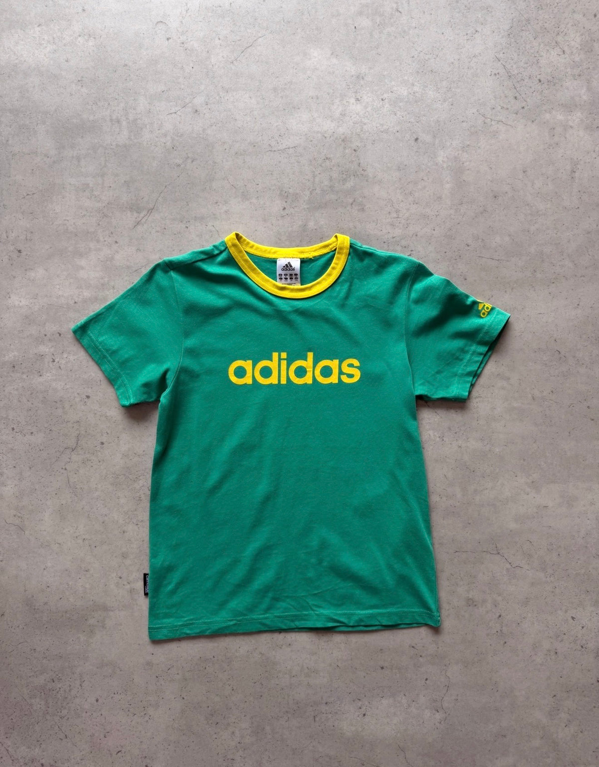ADIDAS green tee ★ Size labelled medium