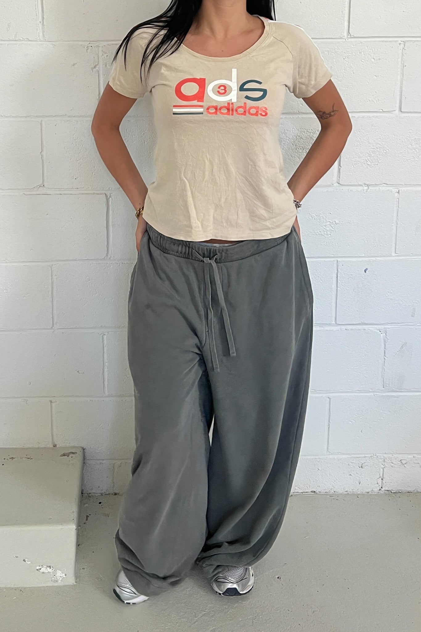 ADIDAS vintage beige tee