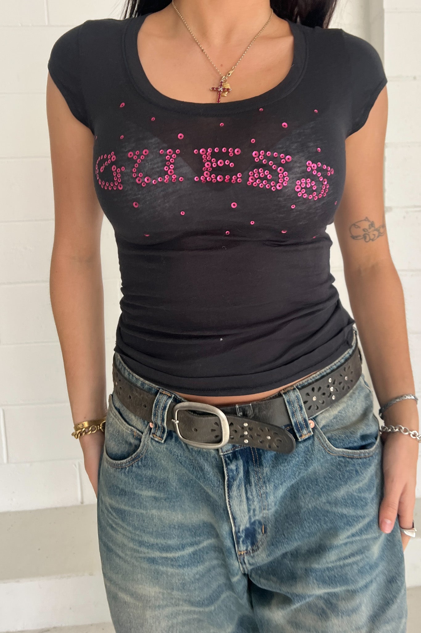 GUESS black & pink fitted tee ★ Size xs