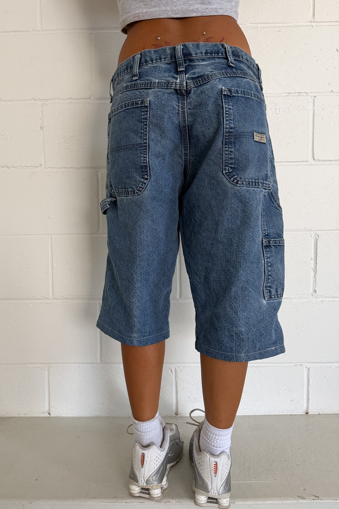 WRANGLER dark denim shorts ★ SIZE 34 X 30