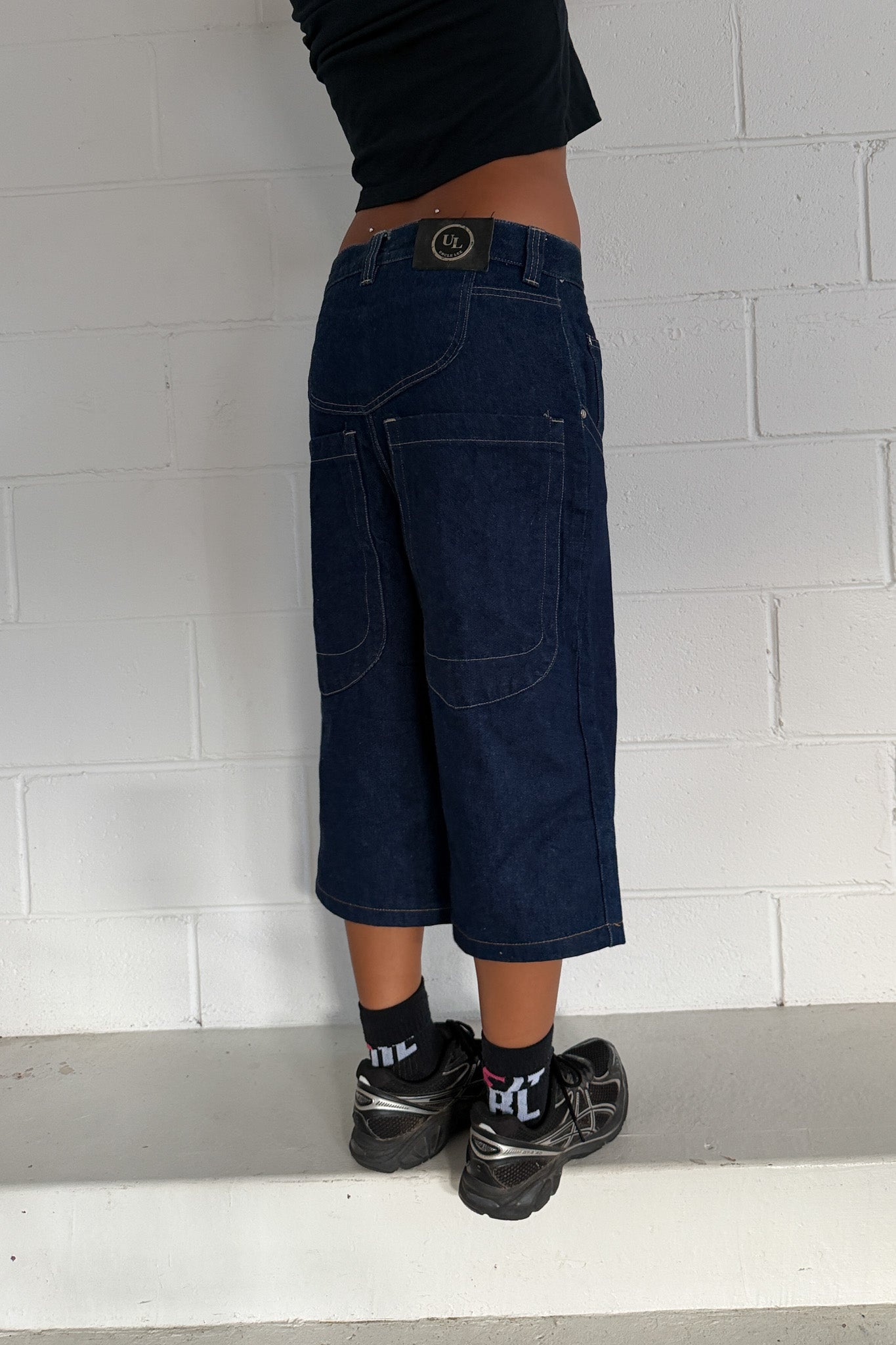 UNCLE LEE dark denim shorts ★ Estimated XS