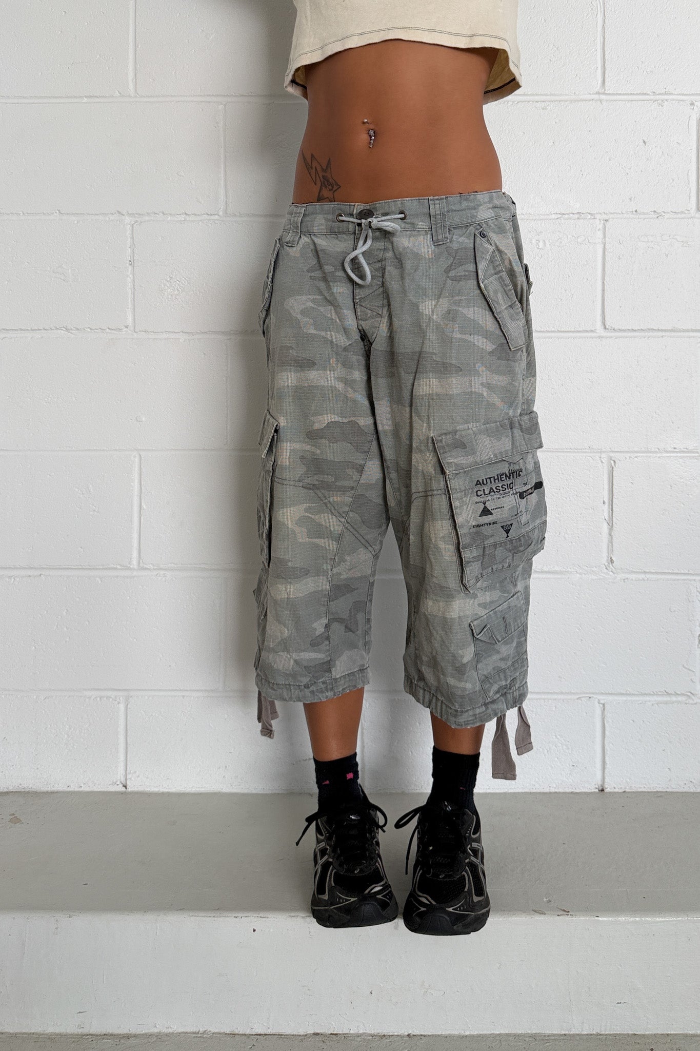 Authentic classic camo capris ★ One size adjustable waist