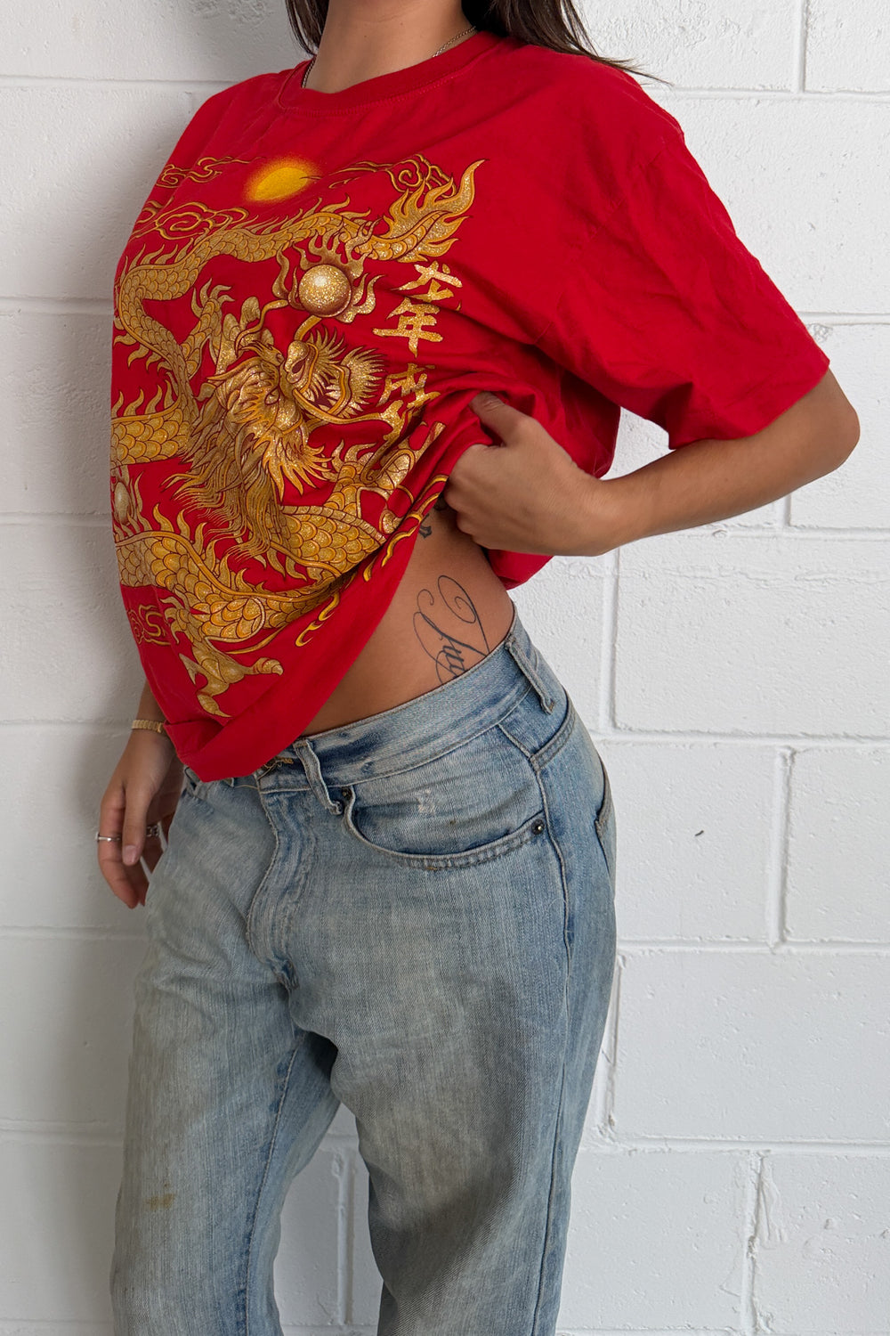 Red graphig dragon T-shirt ★ Size large