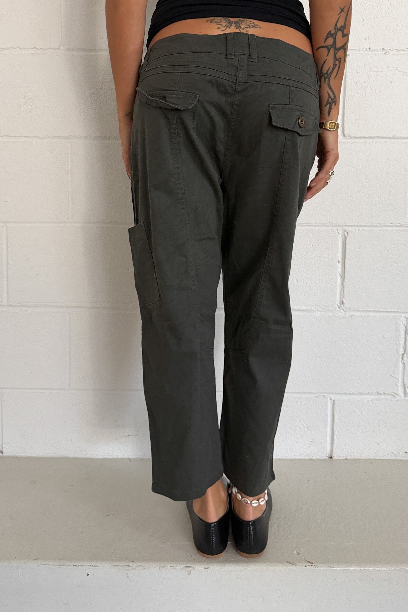 Dark grey bottom zip capris ★ Size est small