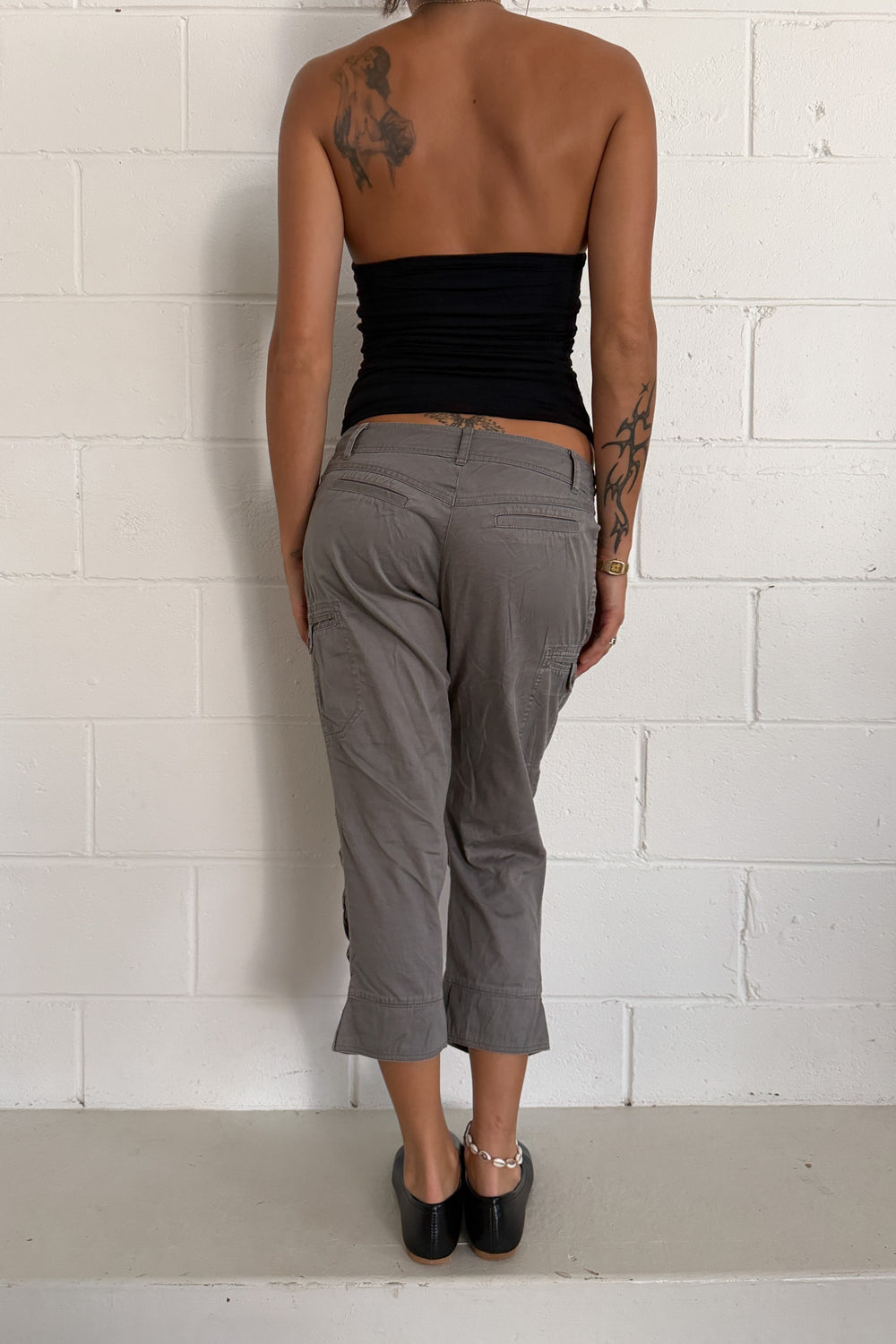 Grey double button capris ★ Size est small