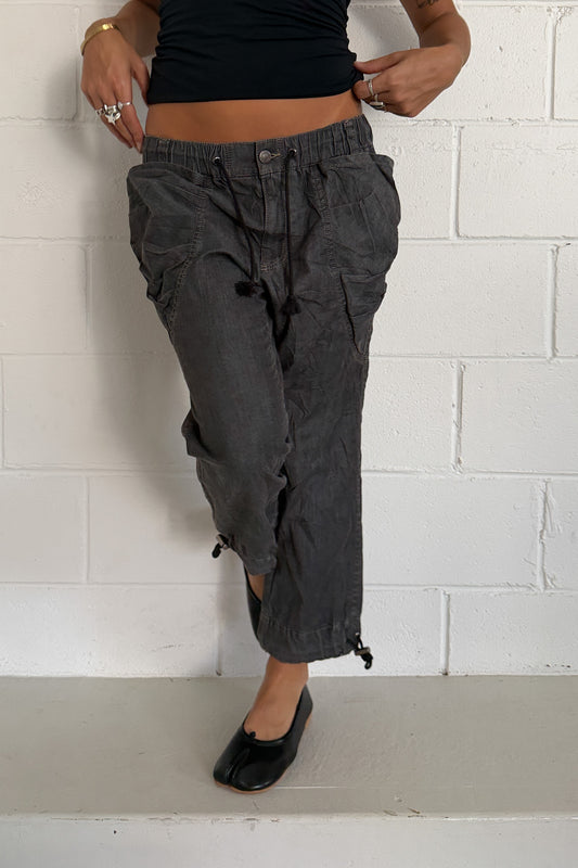 Dark grey denim capris ★ Size est small