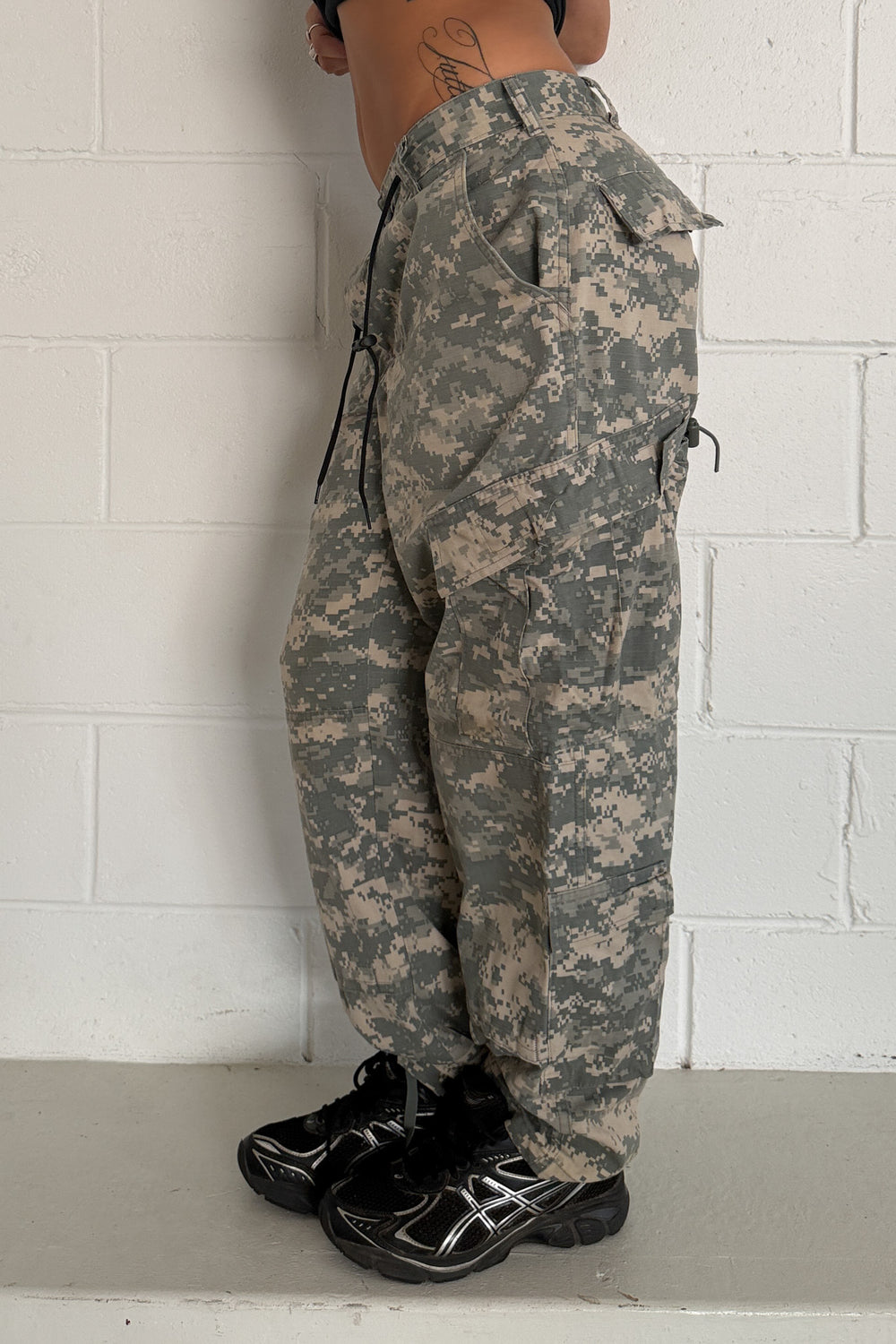 Box camo cargo pants ★ Size est small