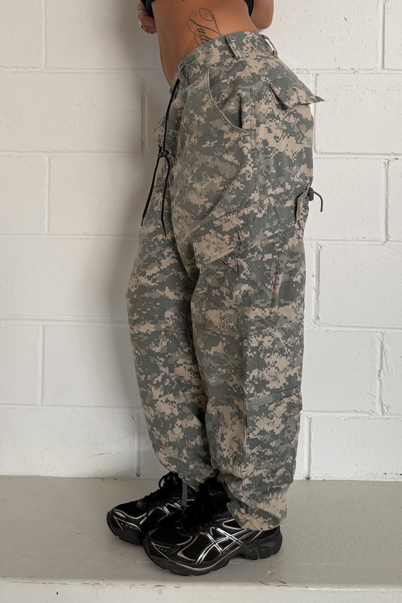 Box camo cargo pants ★ Size est small