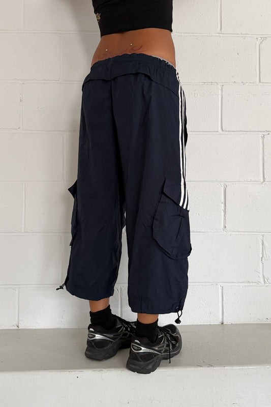 ADIDAS navy & white capris ★ Size medium