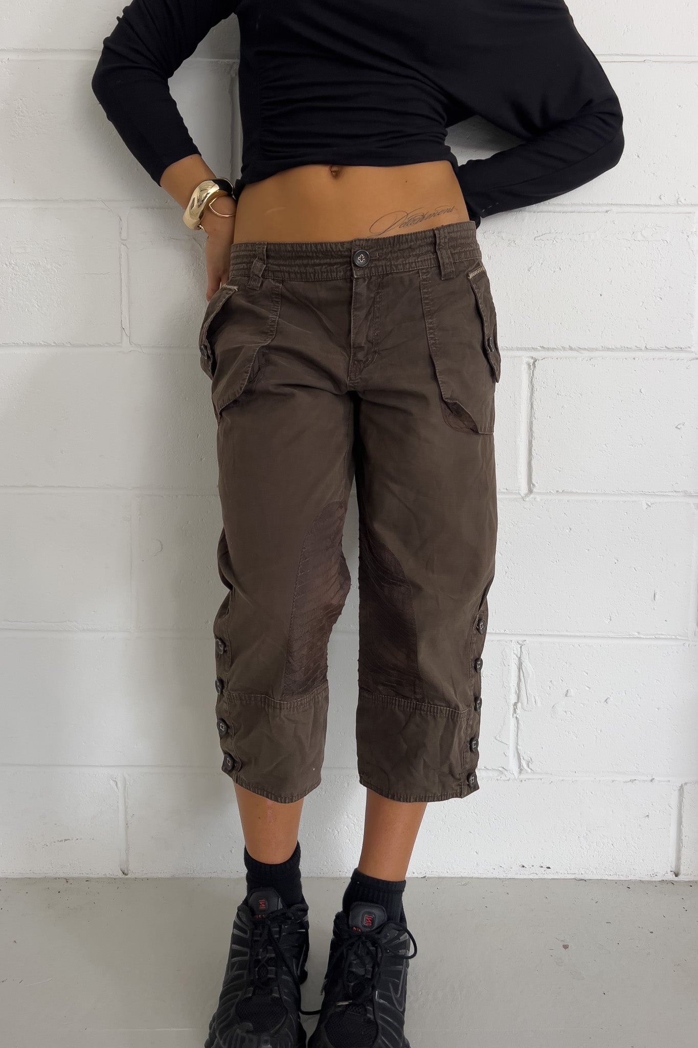 Brown 'buttons design' capris ★ Size labelled large