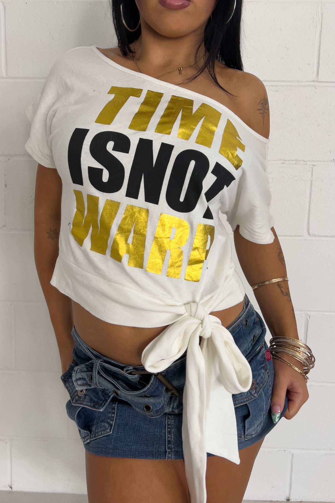 White + gold halter top ★ Size est medium