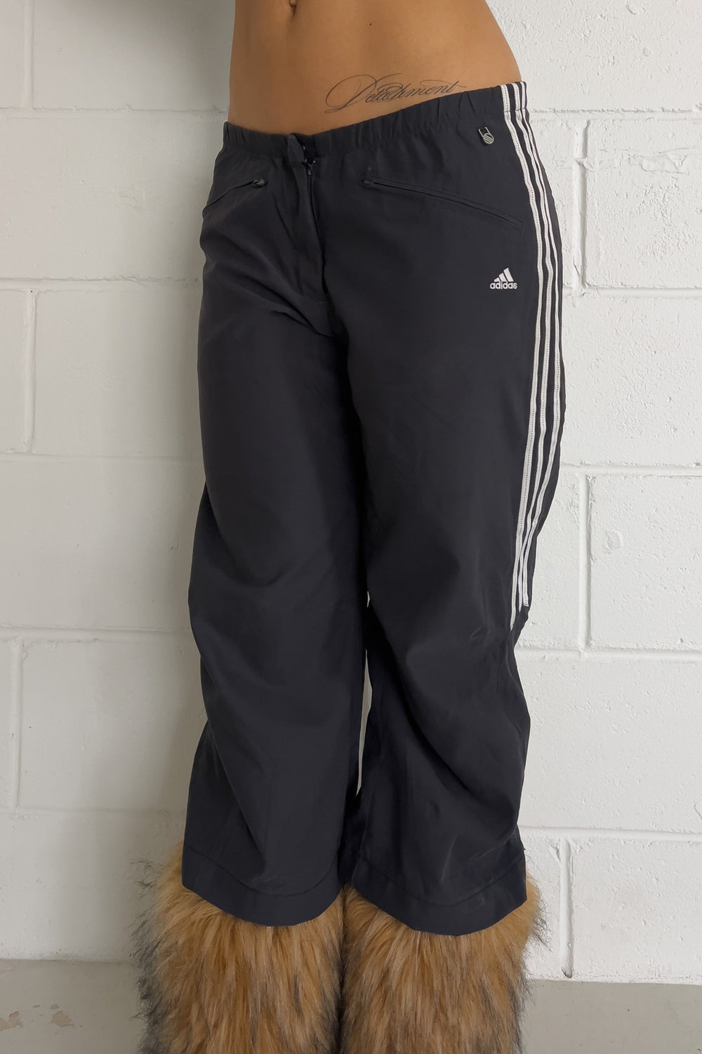 ADIDAS grey + white track capris ★ Size labelled small
