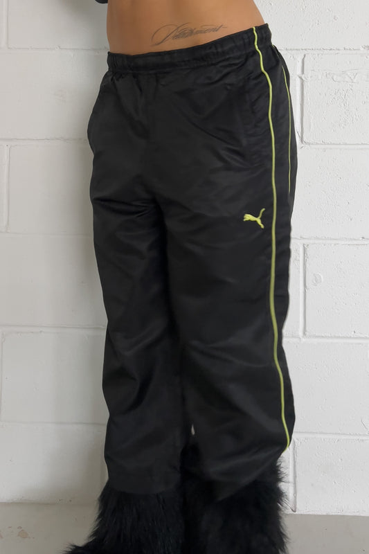 PUMA black + fluro green track capris ★ Size est small (Adjustable drawstrings)