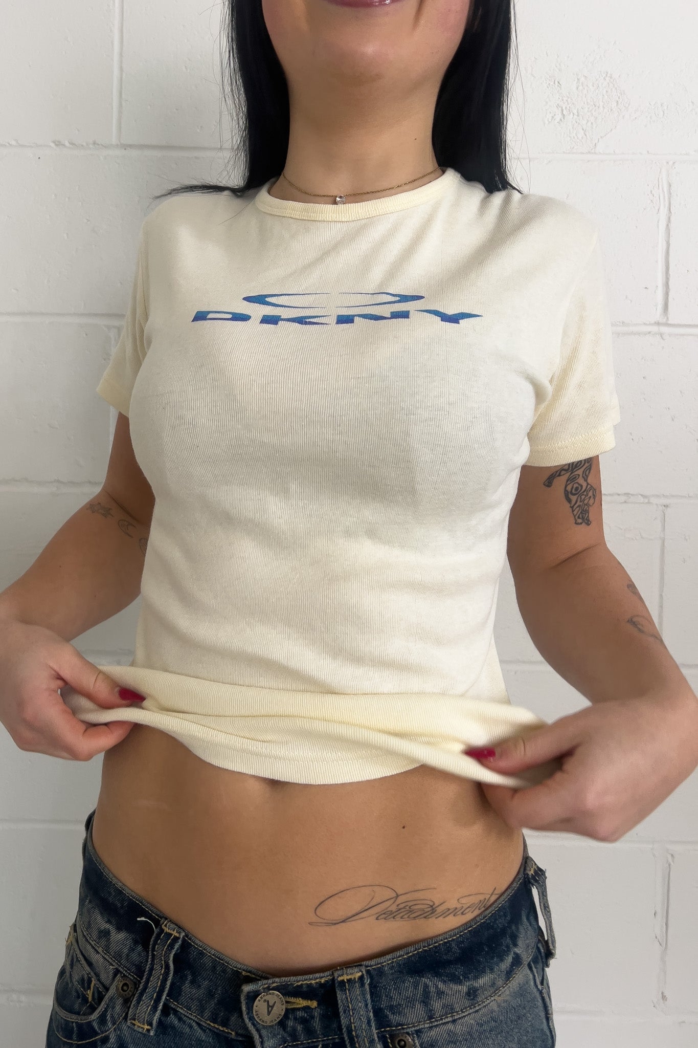 DKNY yellow tee ★ Size est large