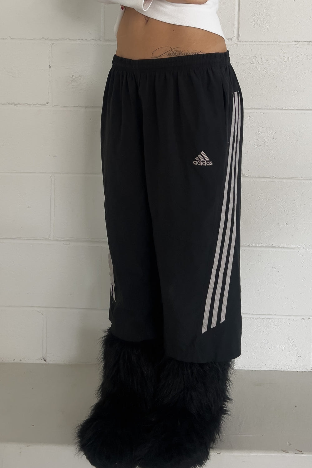 ADIDAS black + grey track capris ★ Size est medium (drawstrings)