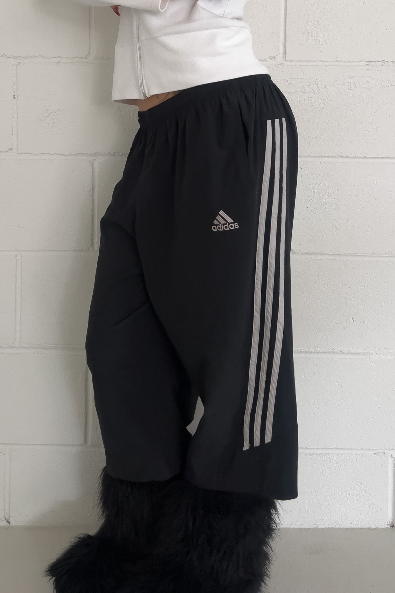 ADIDAS black + grey track capris ★ Size est medium (drawstrings)