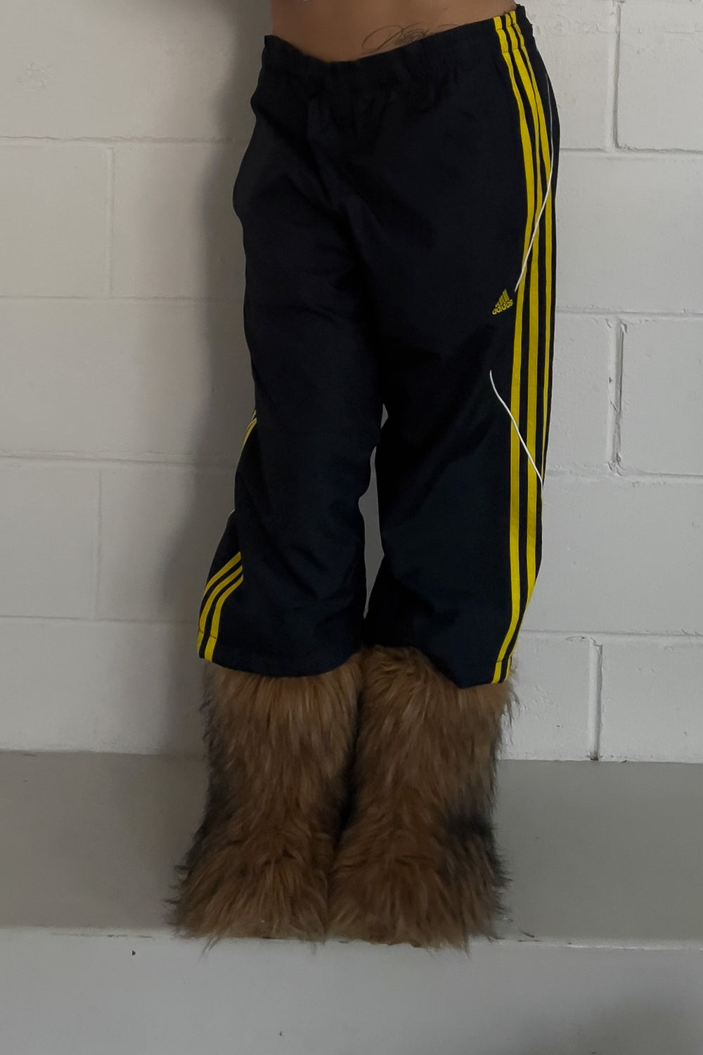 ADIDAS navy + yellow track capris ★ Size est medium (drawstrings)