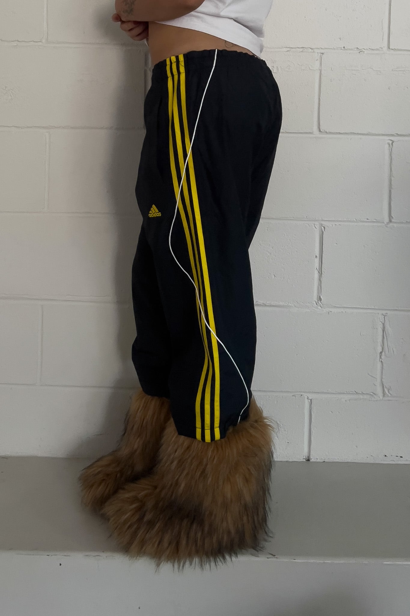 ADIDAS navy + yellow track capris ★ Size est medium (drawstrings)