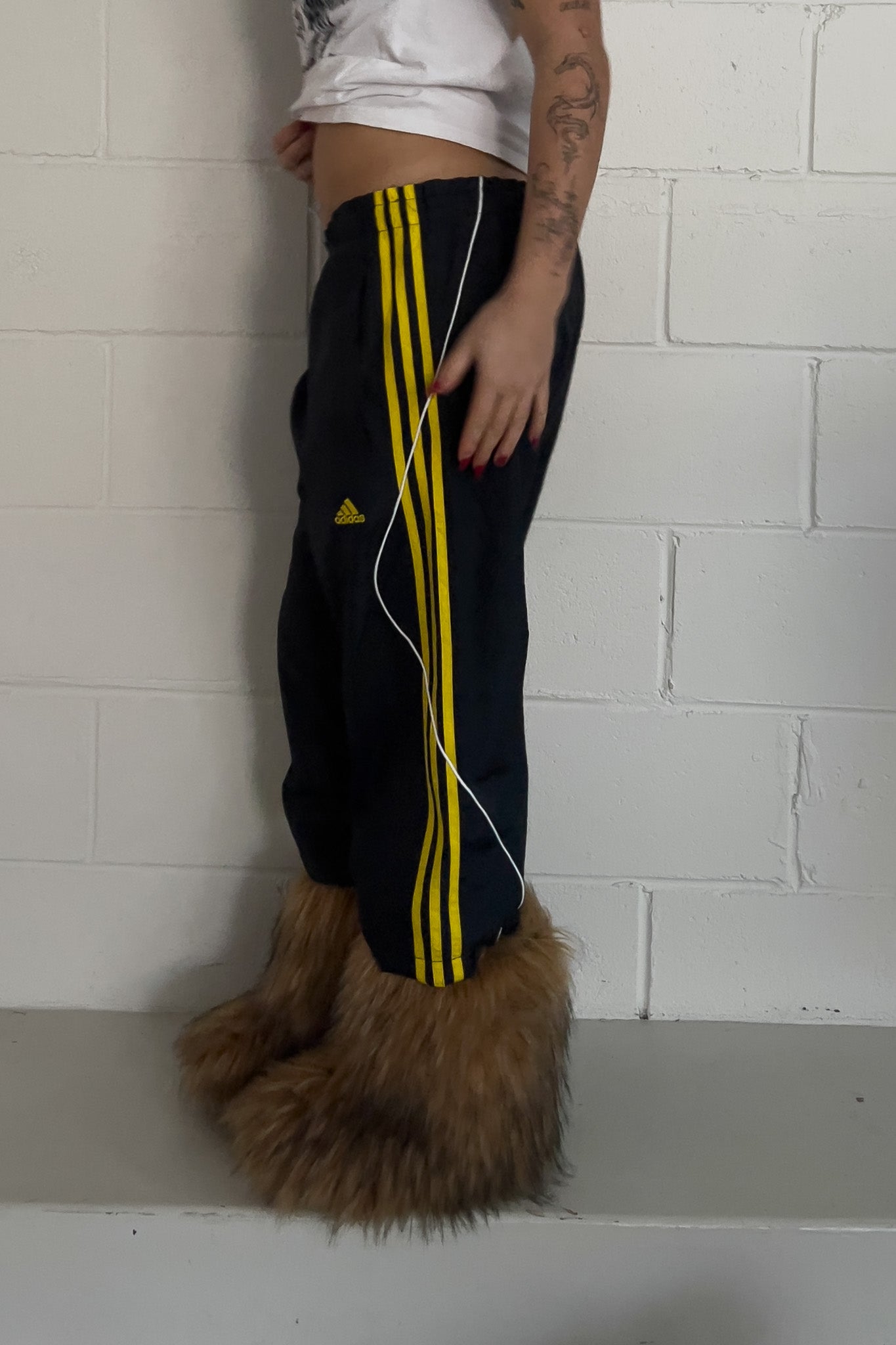 ADIDAS navy + yellow track capris ★ Size est medium (drawstrings)
