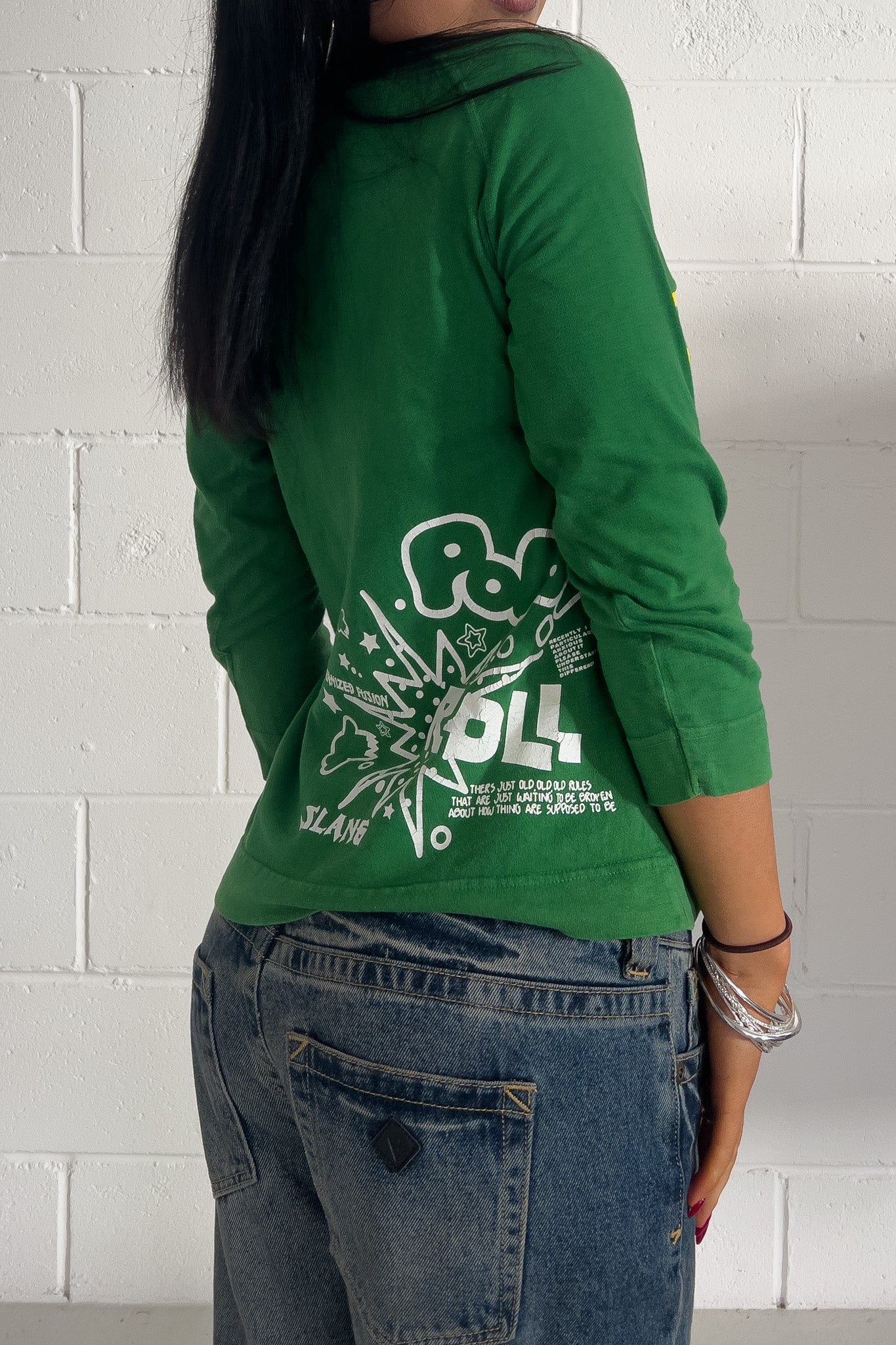 Green graphic long sleeve tee ★ Size est medium