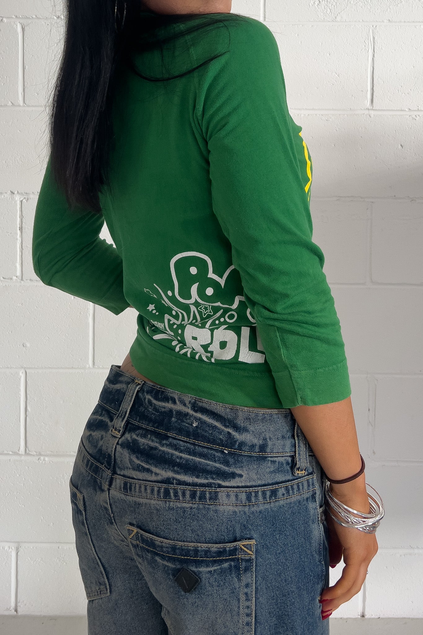 Green graphic long sleeve tee ★ Size est medium