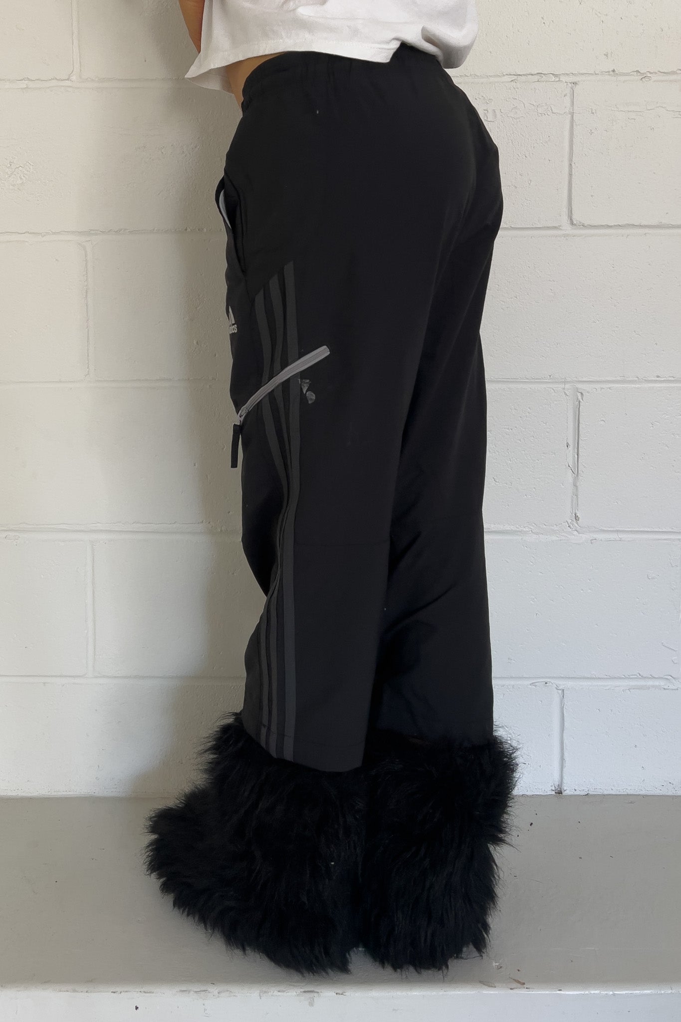 ADIDAS black + grey track capris ★ Size labelled small