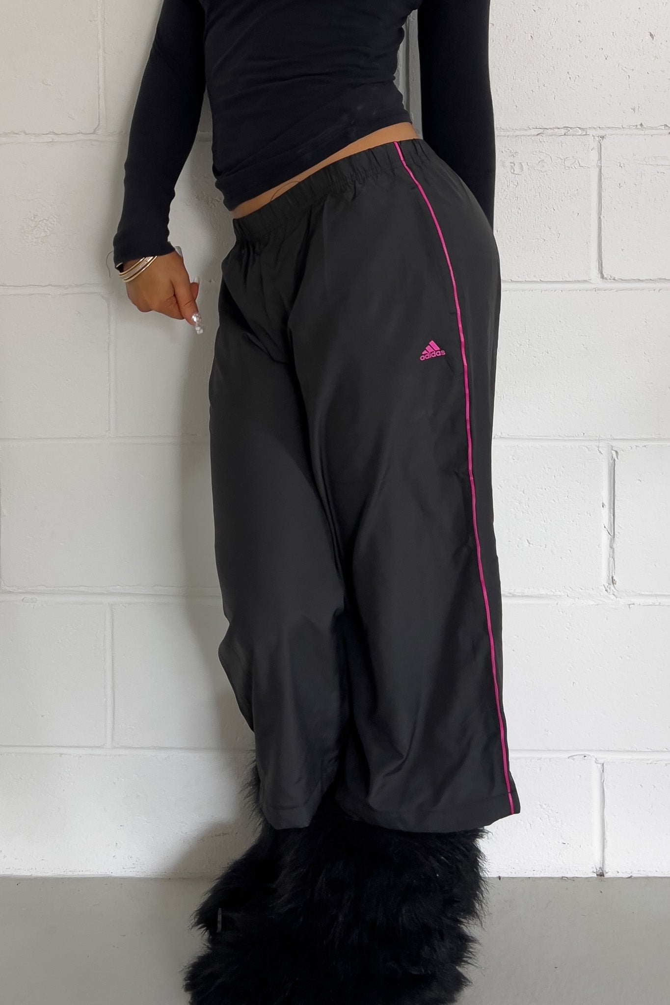 ADIDAS black + pink track capris ★ Size labelled medium