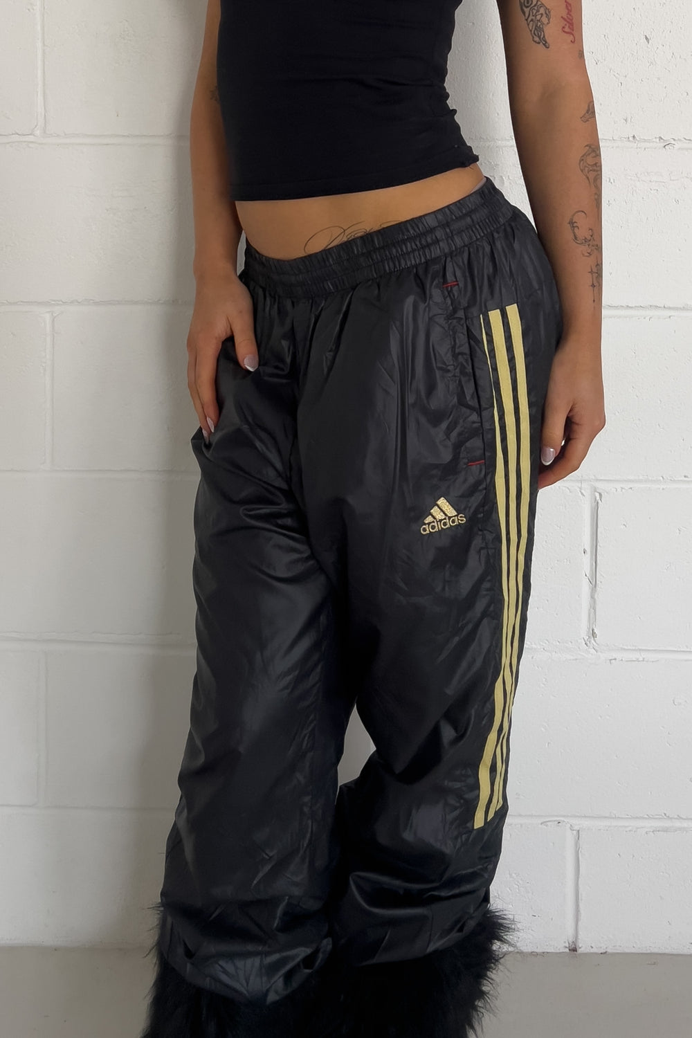 ADIDAS Black + gold track pants ★ Size labelled medium