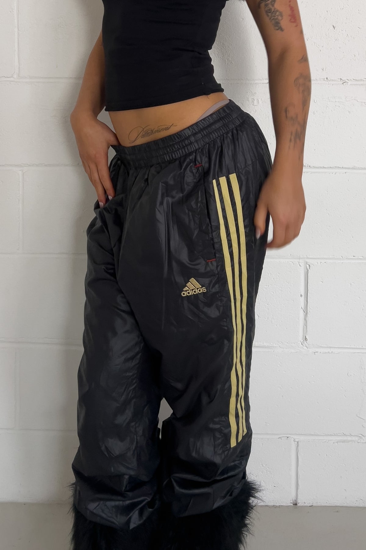 ADIDAS Black + gold track pants ★ Size labelled medium