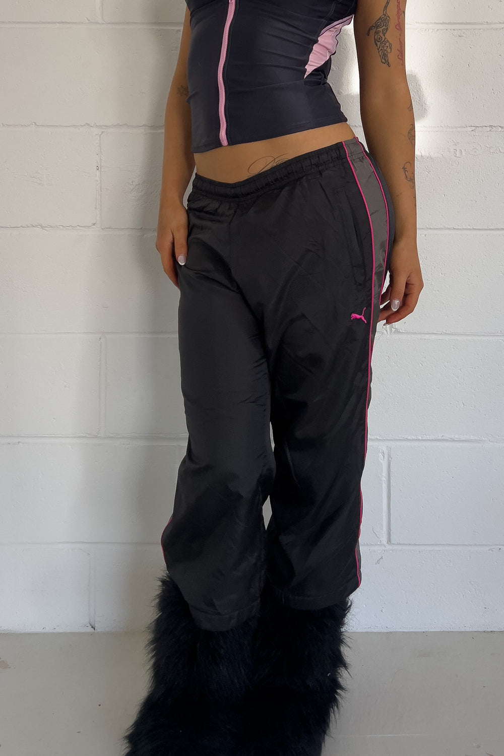 PUMA black + pink track capris ★ Size est small