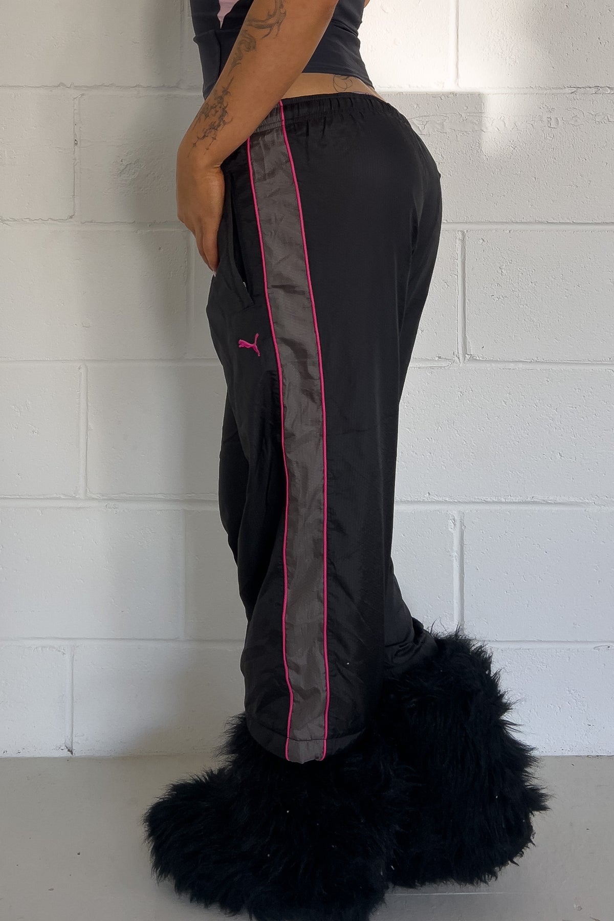 PUMA black + pink track capris ★ Size est small