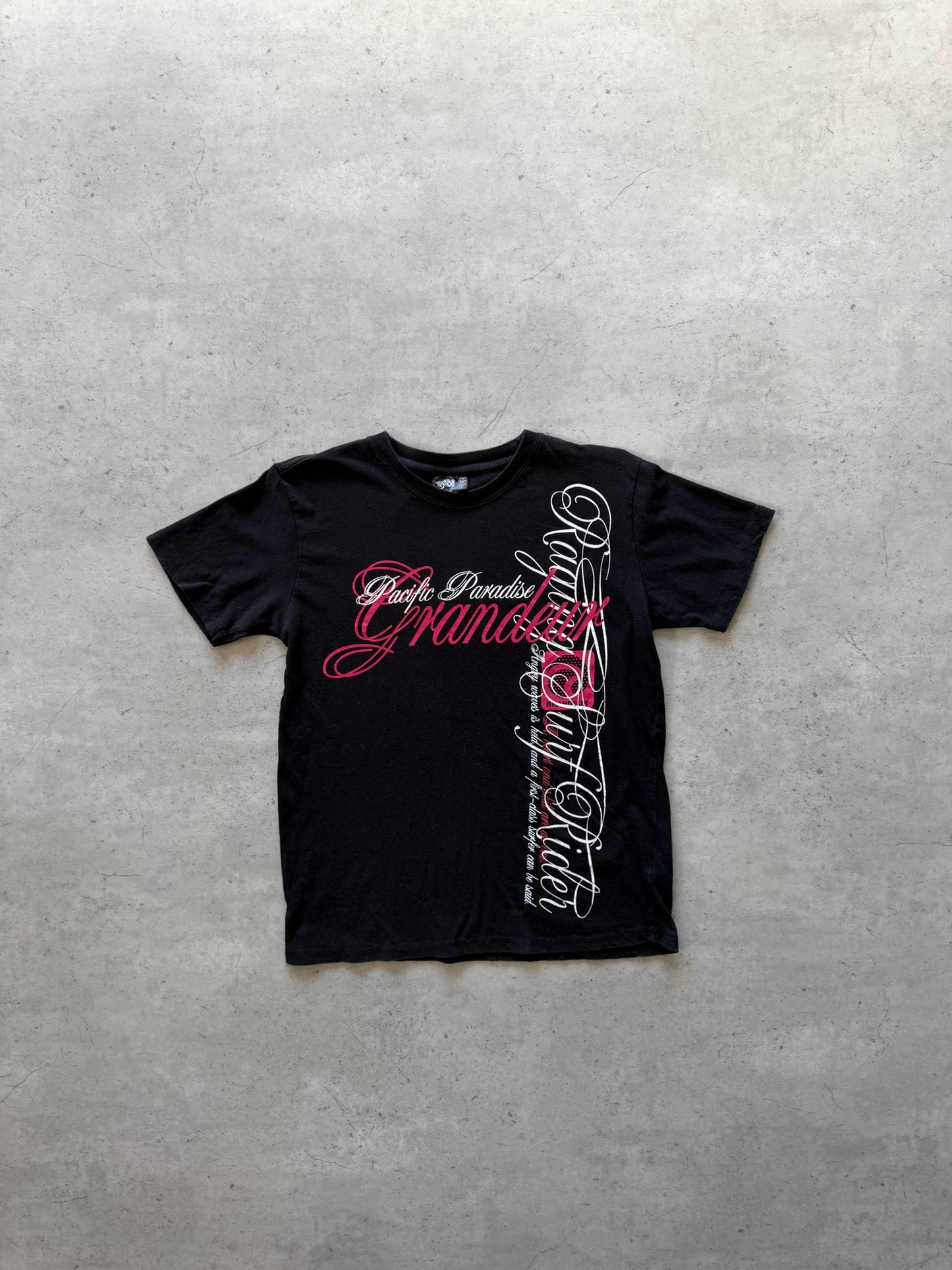 DH black + red graphic cursive tee ★ Size labelled medium