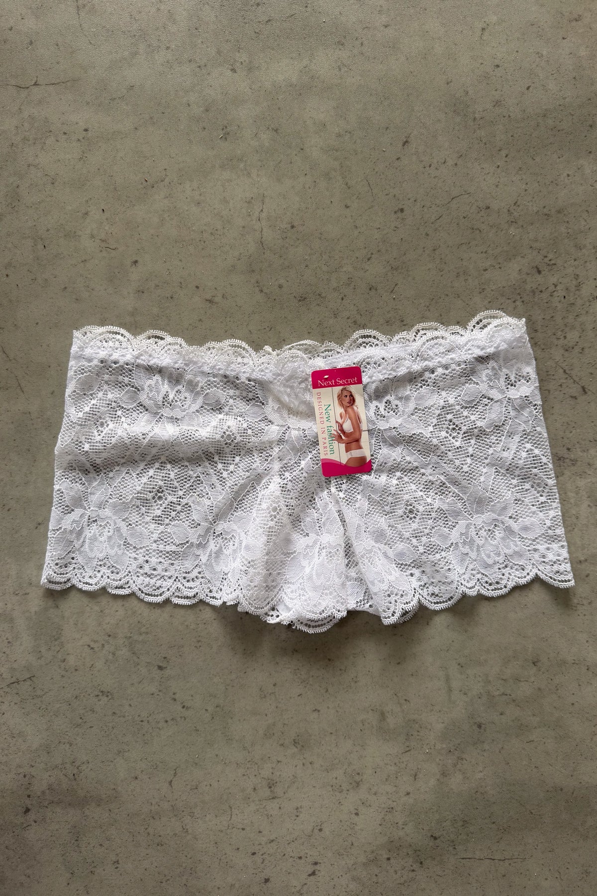 White booty shorts ★ Medium