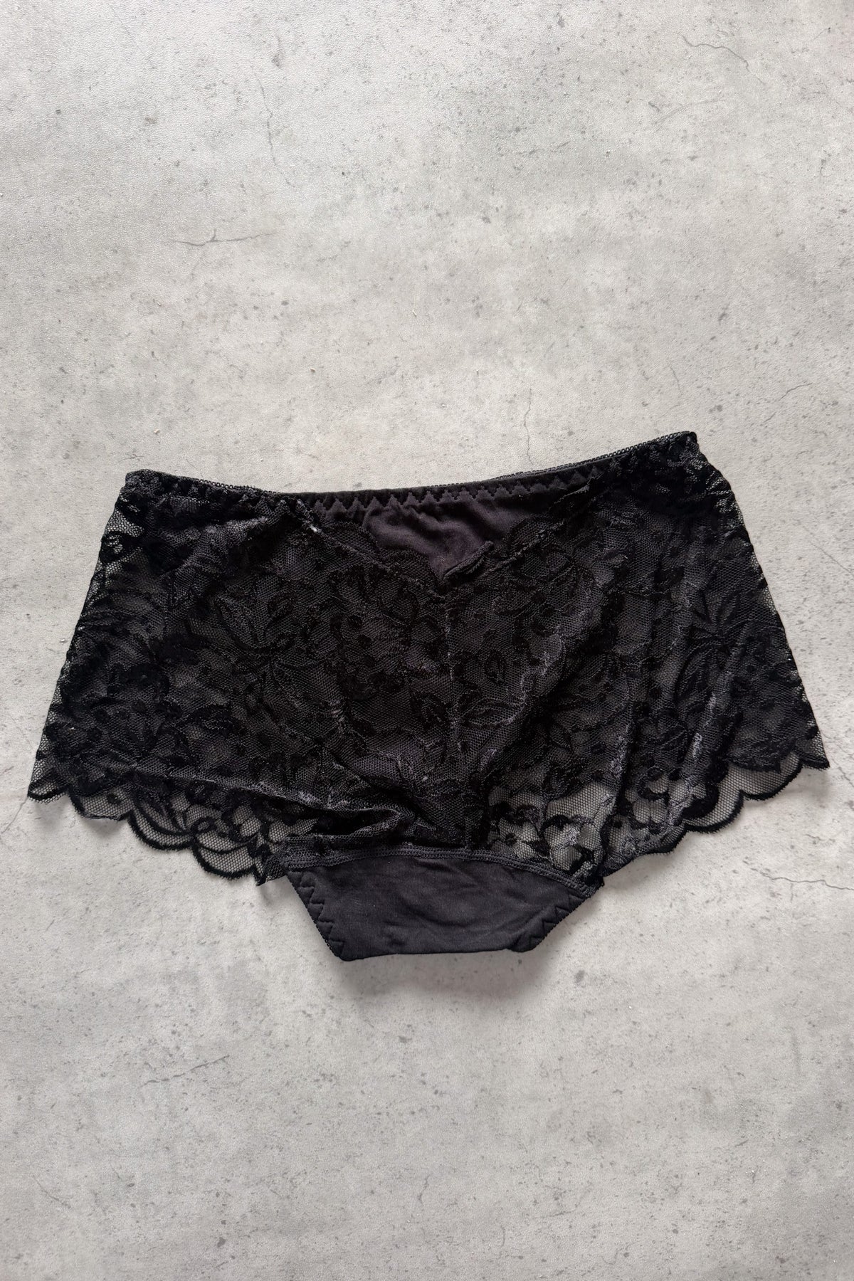Black booty shorts ★ Small