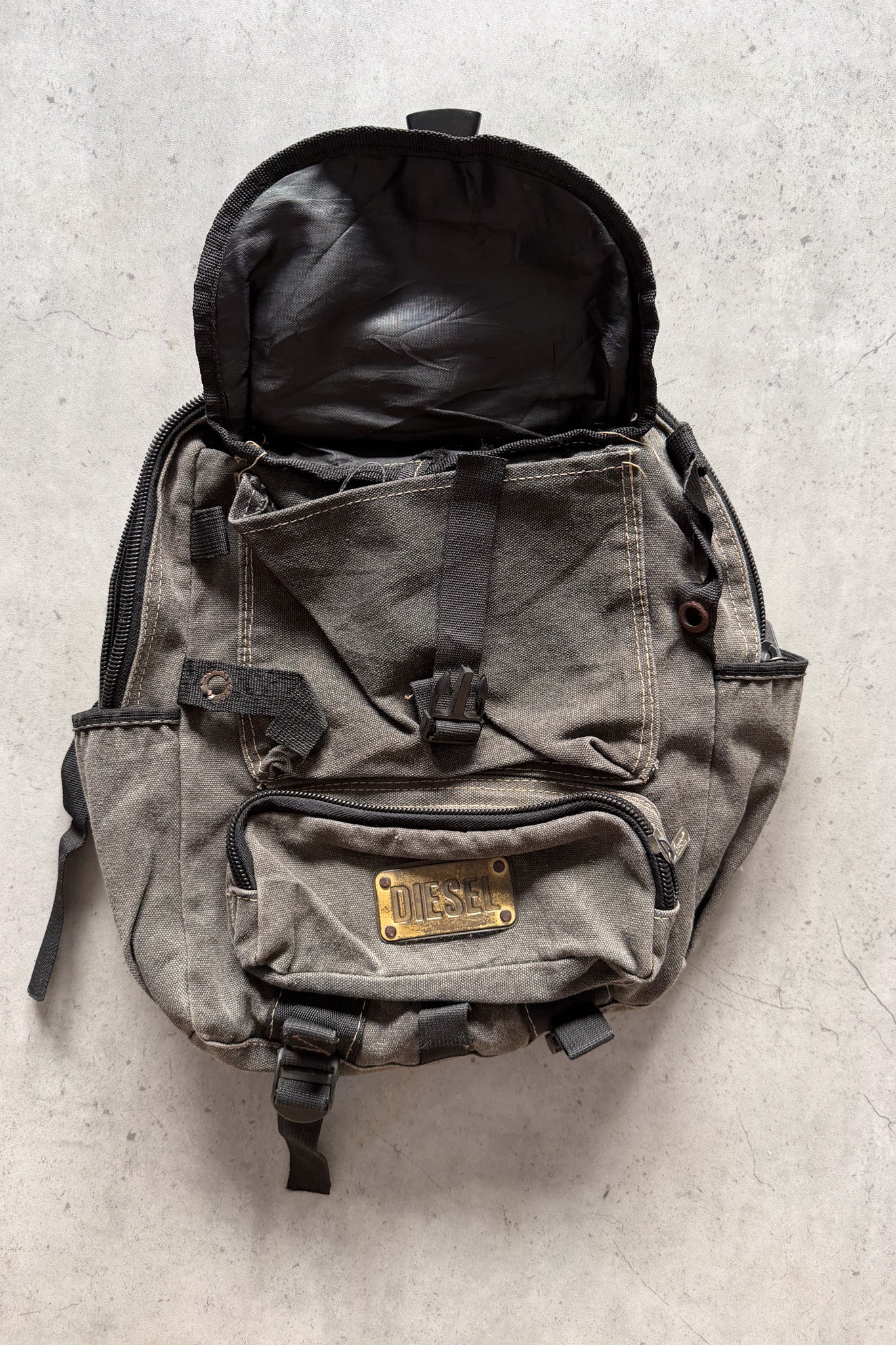 DIESEL born dark grey backpack ★