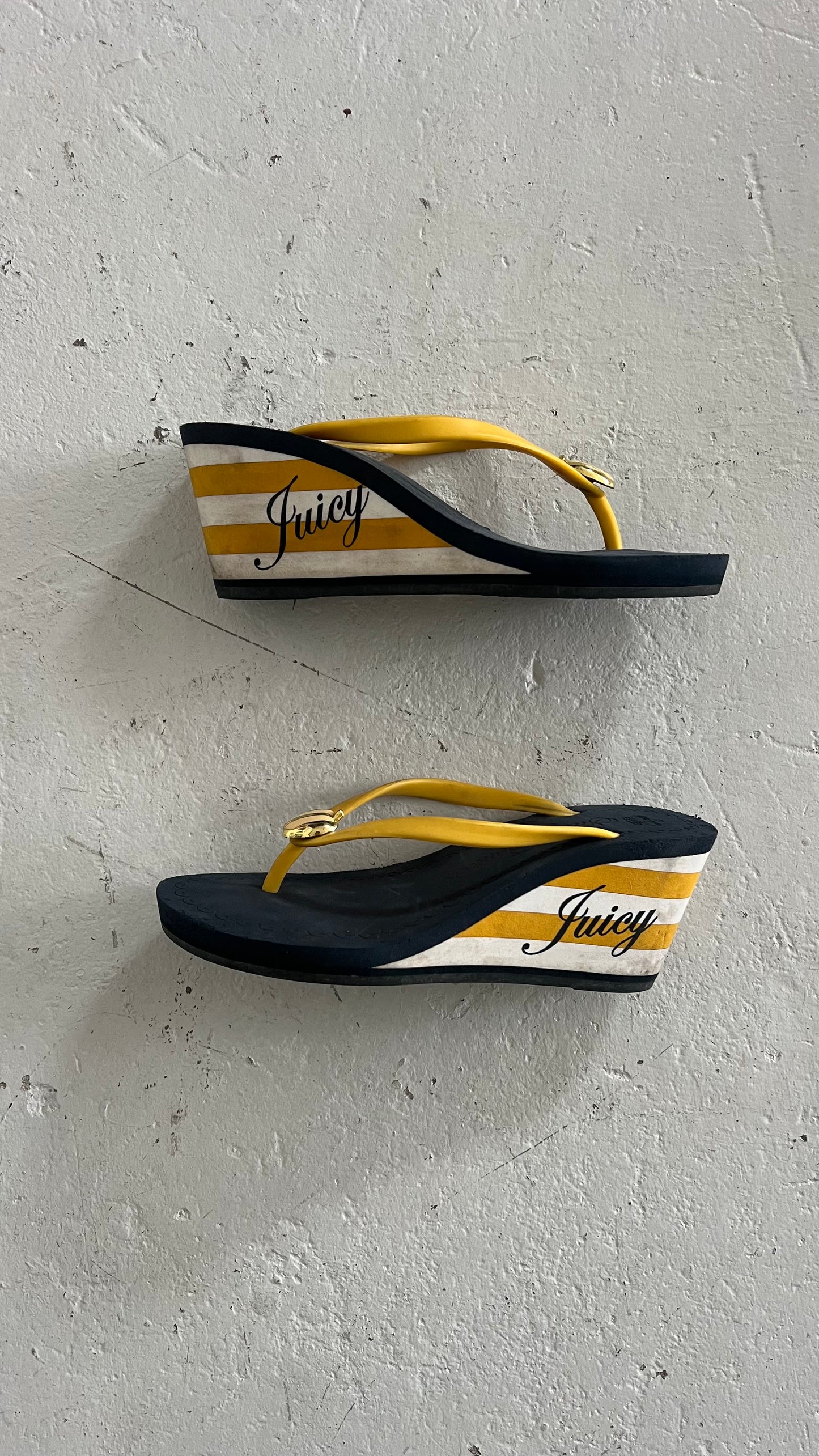 JUICY COUTURE wedged flip flops ★ Estimated size 7
