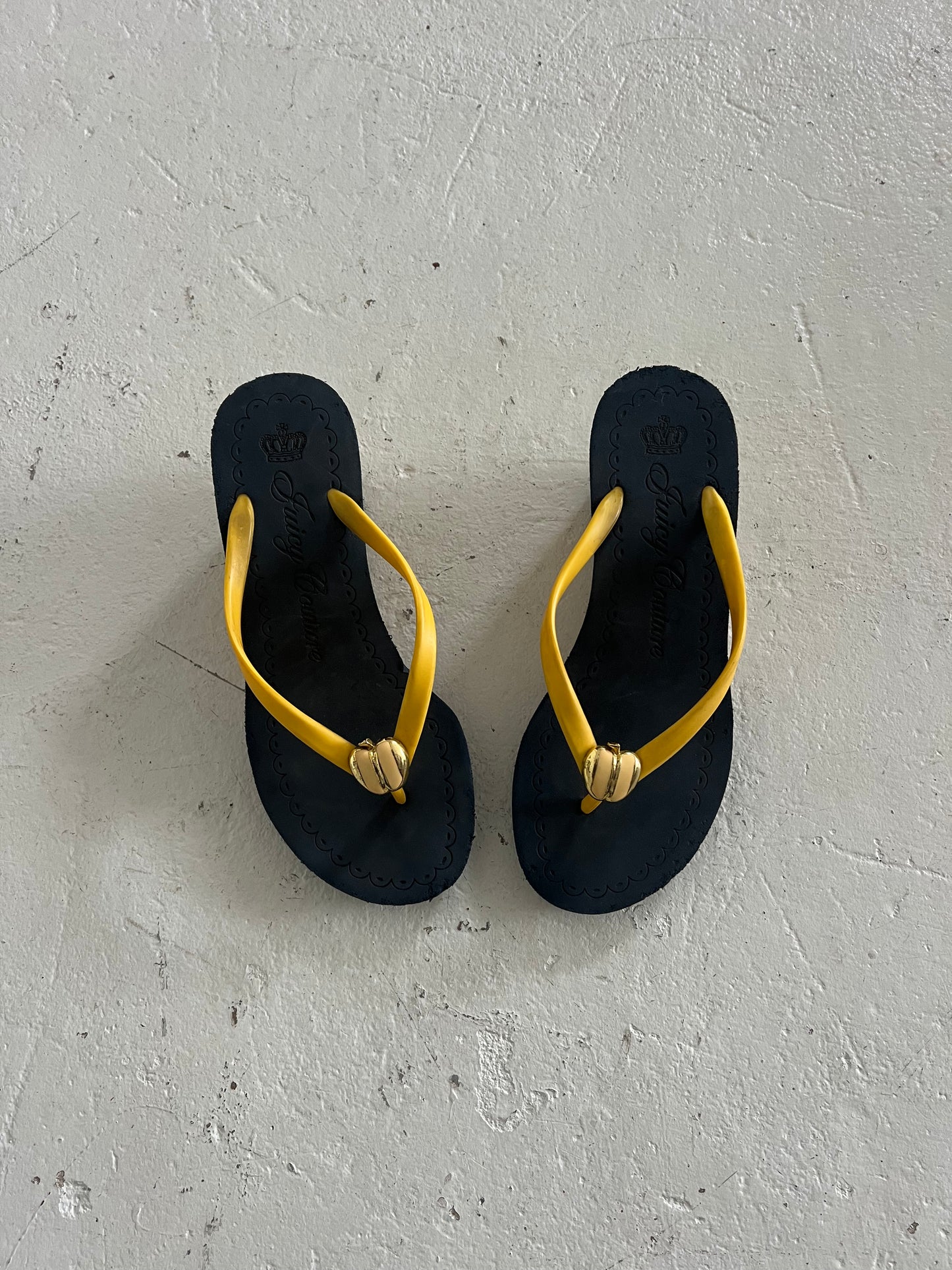 JUICY COUTURE wedged flip flops ★ Estimated size 7