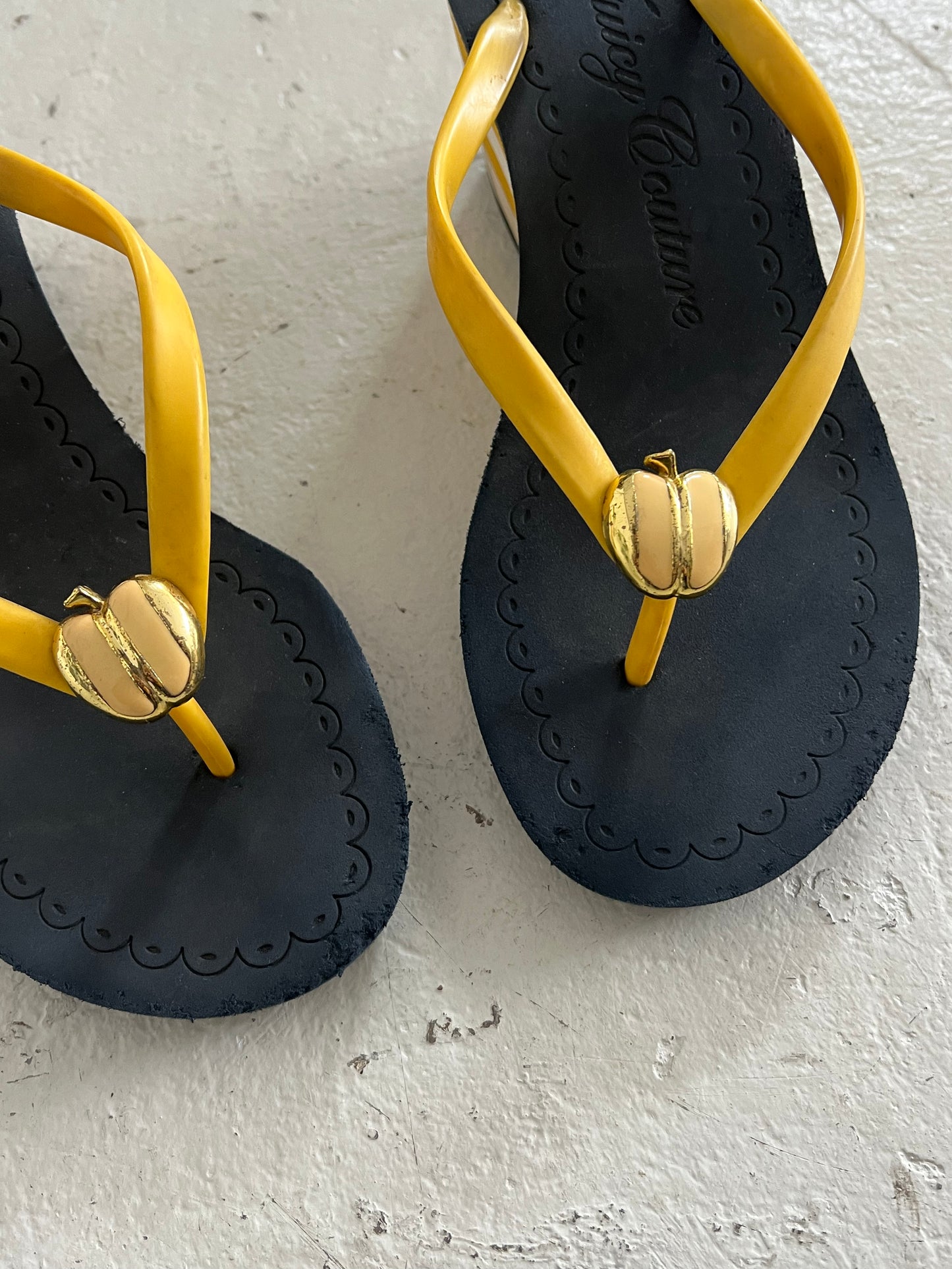 JUICY COUTURE wedged flip flops ★ Estimated size 7