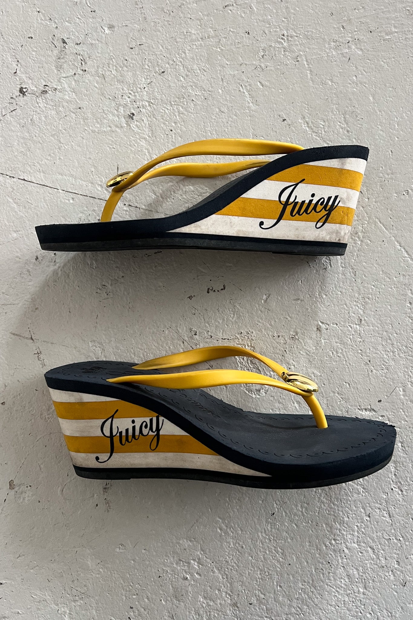 JUICY COUTURE wedged flip flops ★ Estimated size 7