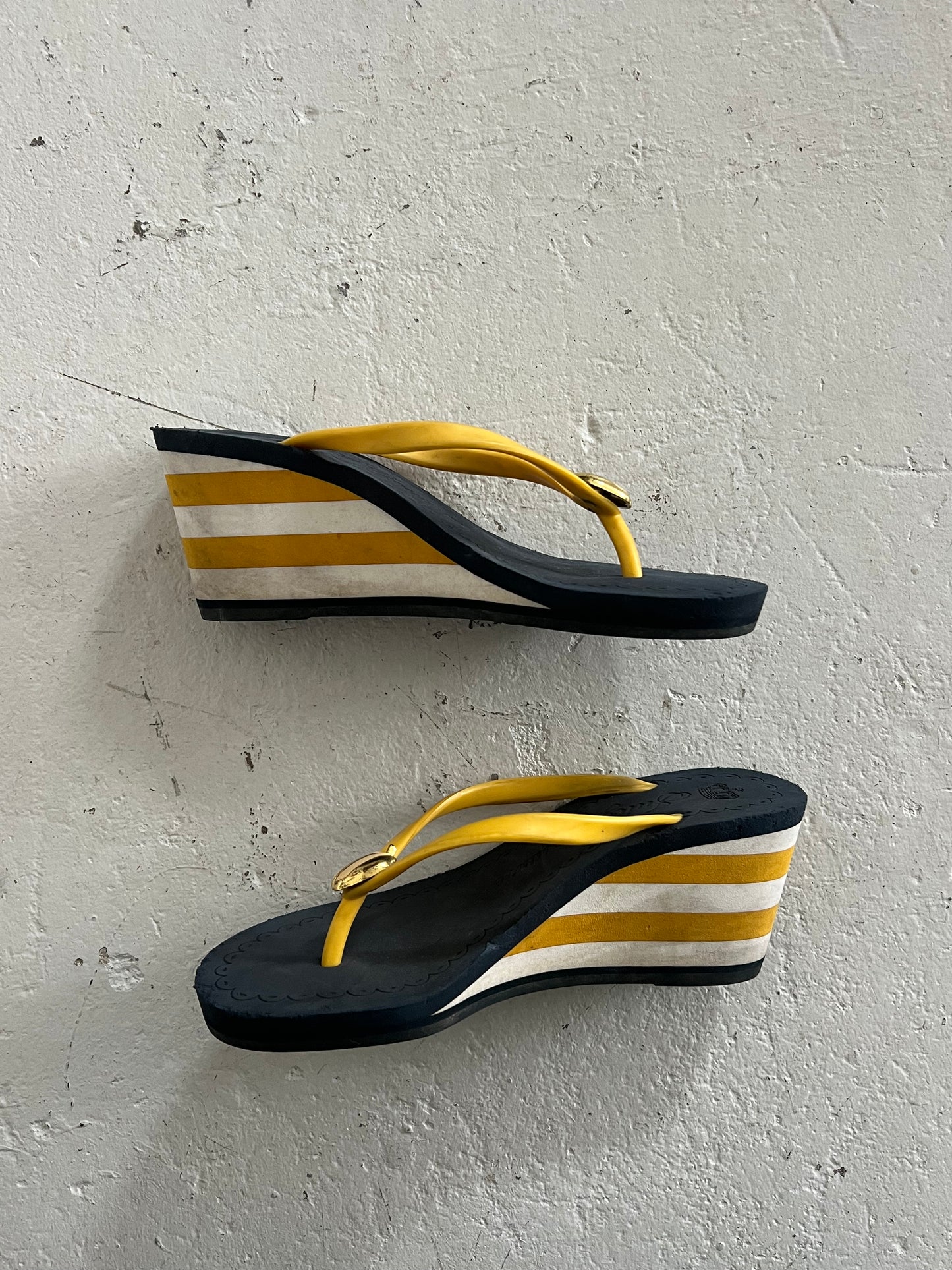 JUICY COUTURE wedged flip flops ★ Estimated size 7