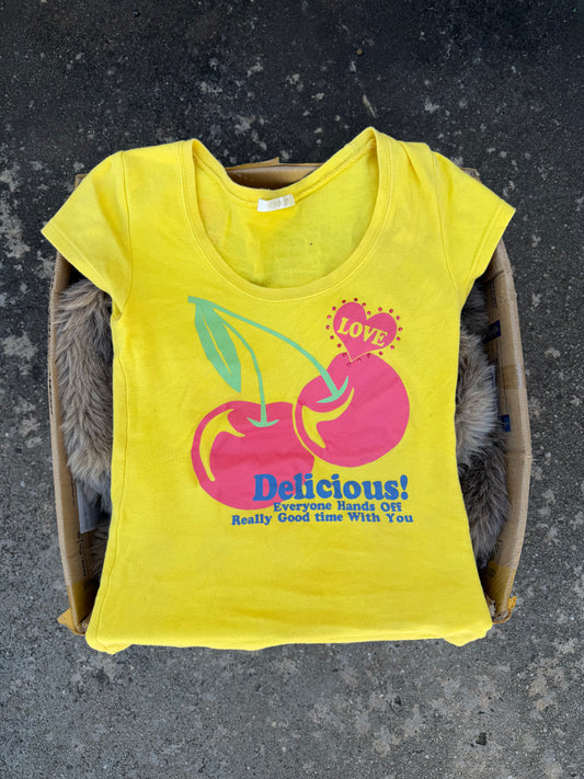 DELICIOUS! yellow tee ★ Size est small