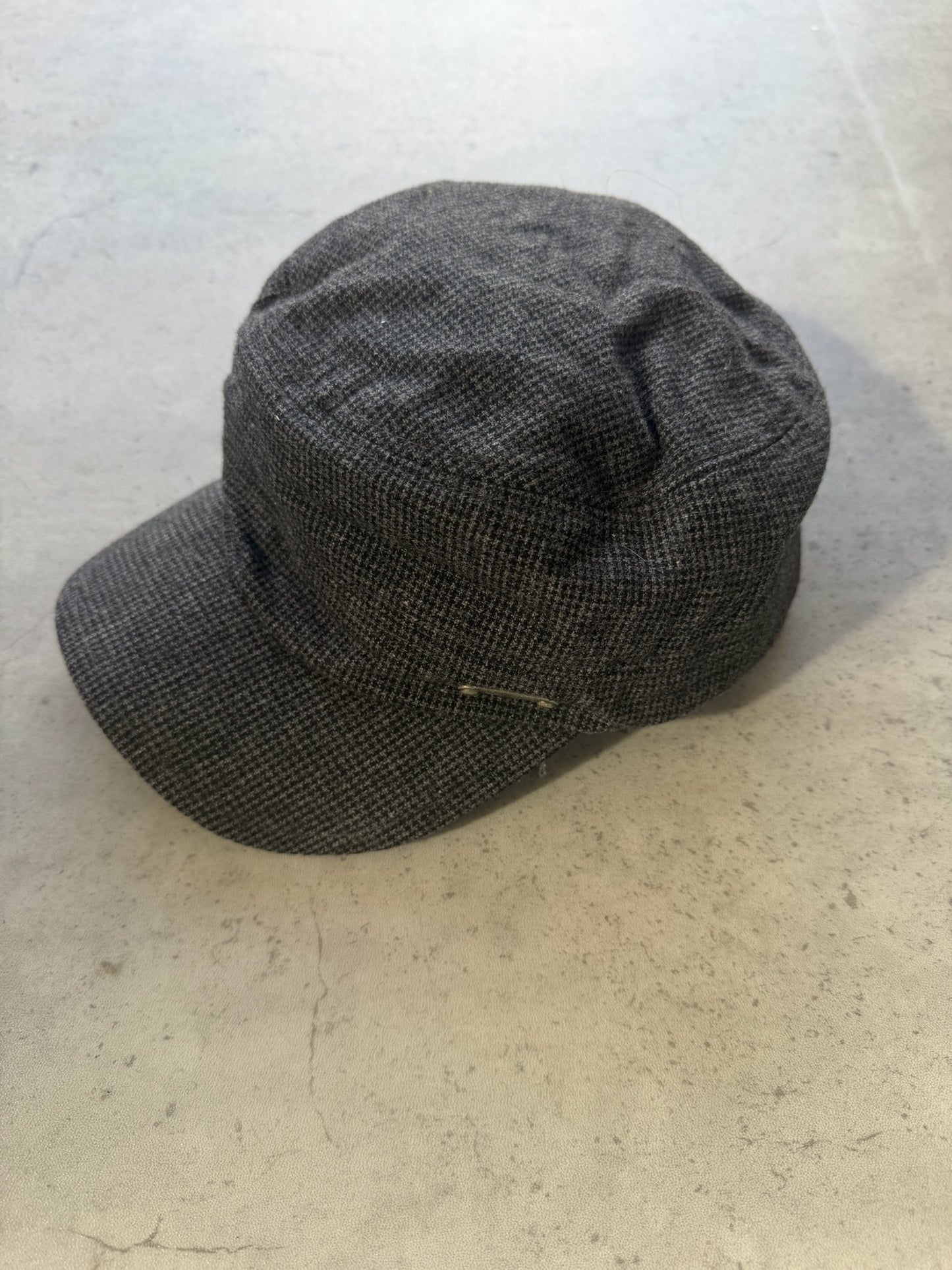 Grey dog tooth cadet hat ★