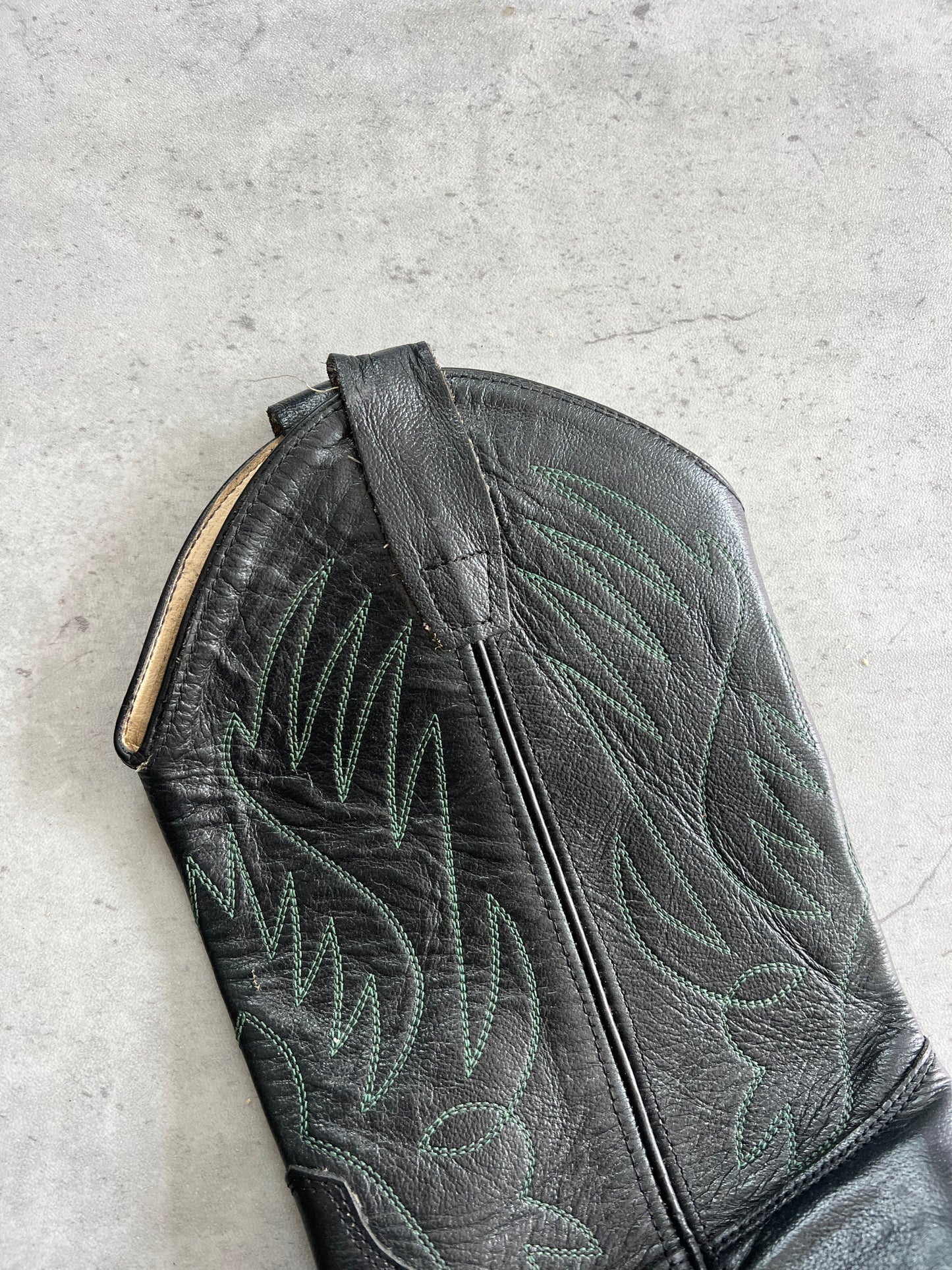 Black green embroidered cowboy boots ★ Size estimated 5