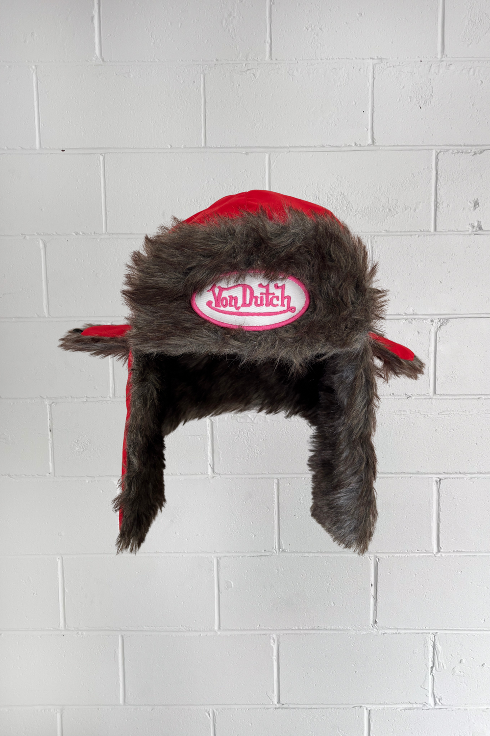 VON DUTCH festival fluffy hat red + pink ★